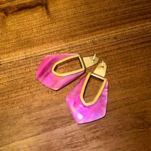 Kendra Scott Kensley Gold Hoop Earrings In Azalea Illusion